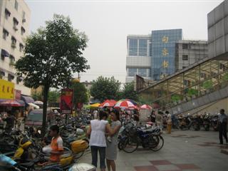 Busy Suguo Supermarket Entrance